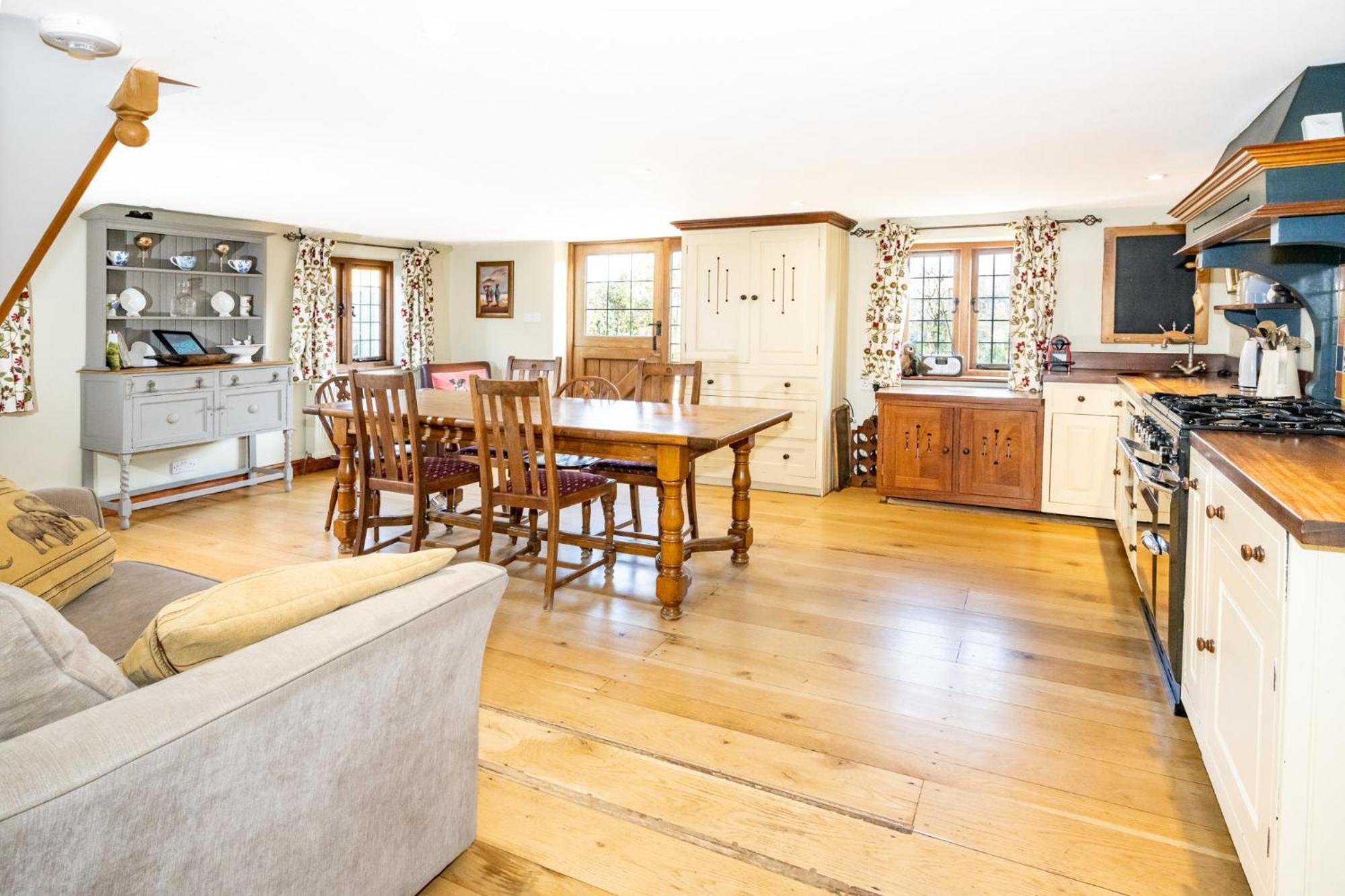 Idyllic Dorset Surrounded By Fields In The Heart Of The Countryside * Buckland Newton
