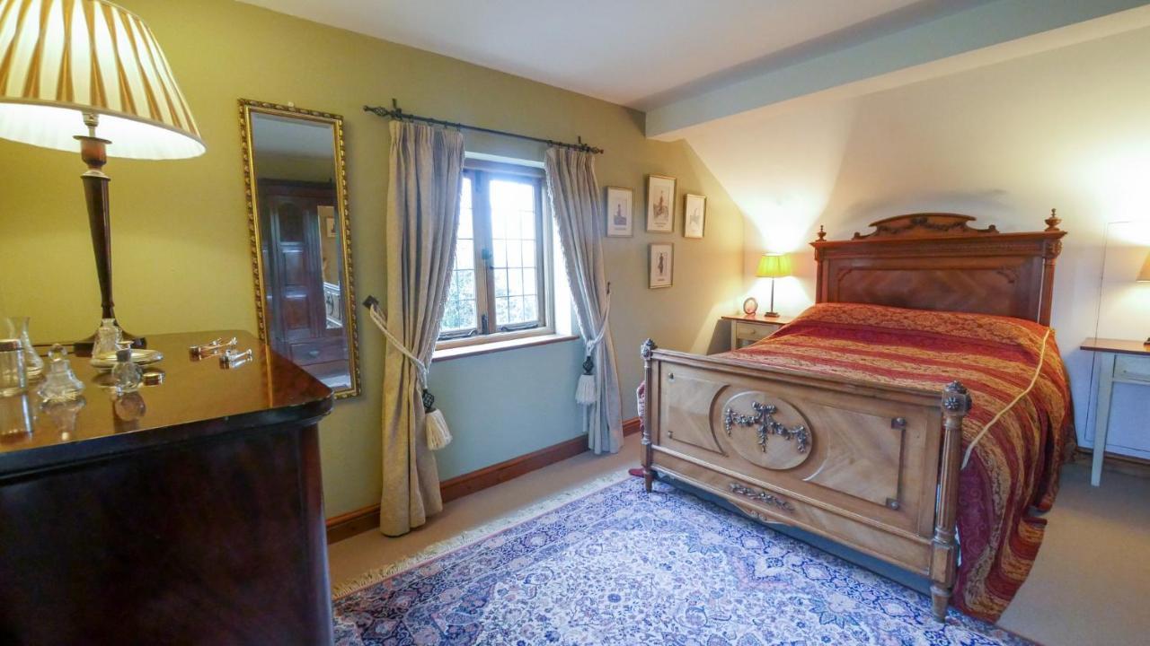 Idyllic Dorset Surrounded By Fields In The Heart Of The Countryside * Buckland Newton