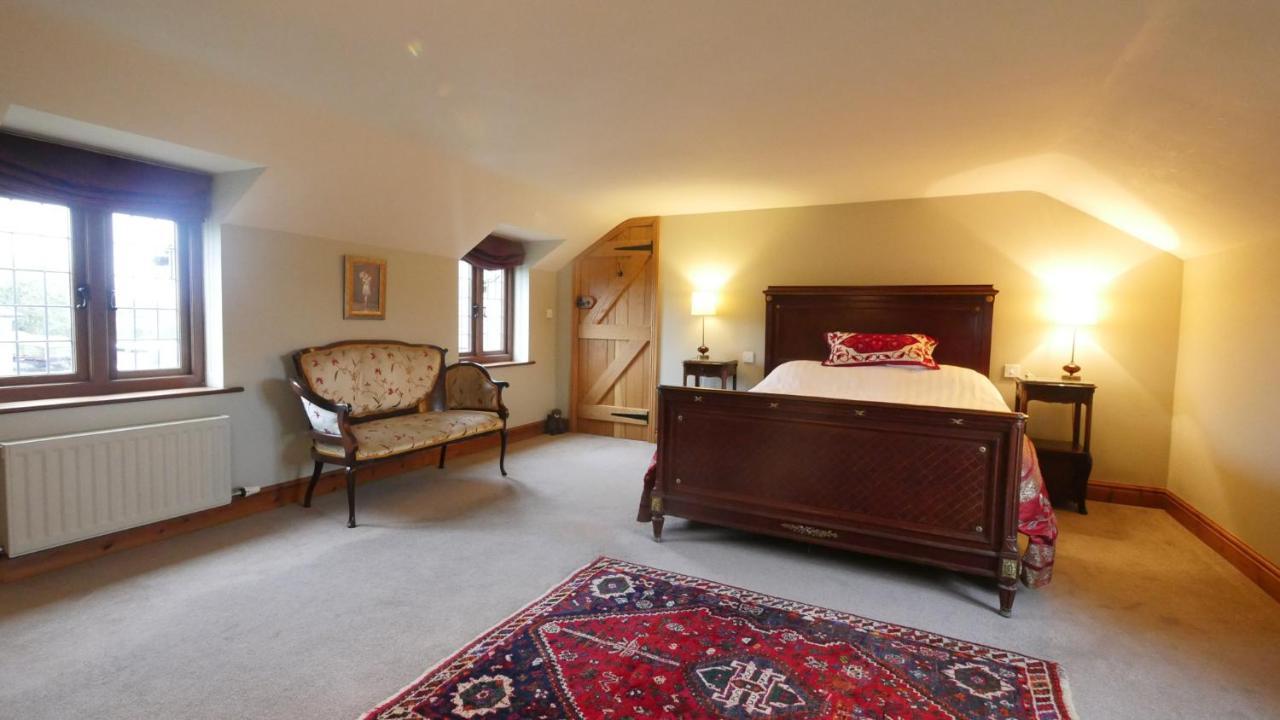 Idyllic Dorset Surrounded By Fields In The Heart Of The Countryside Holiday home