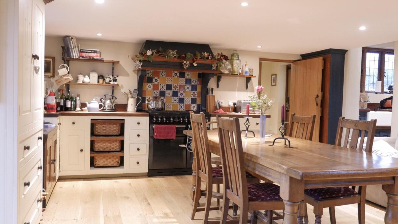 Idyllic Dorset Surrounded By Fields In The Heart Of The Countryside Holiday home Buckland Newton