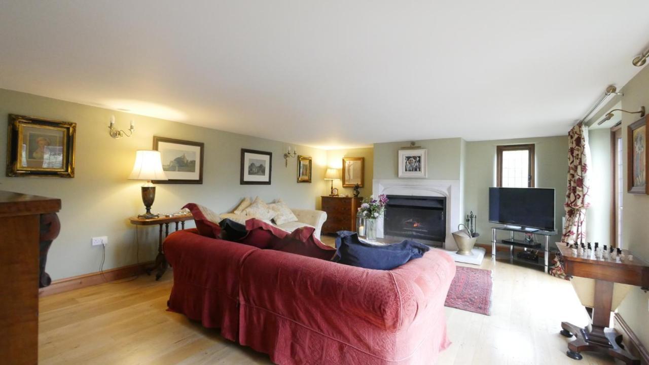 Idyllic Dorset Surrounded By Fields In The Heart Of The Countryside Holiday home