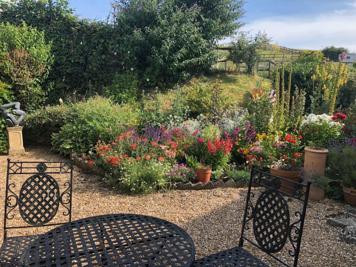 Idyllic Dorset Surrounded By Fields In The Heart Of The Countryside Holiday home