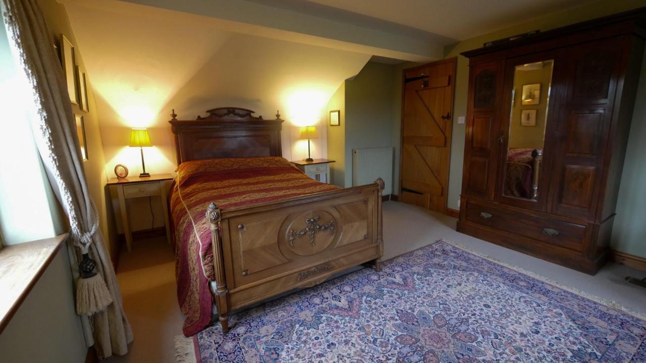 Idyllic Dorset Surrounded By Fields In The Heart Of The Countryside *