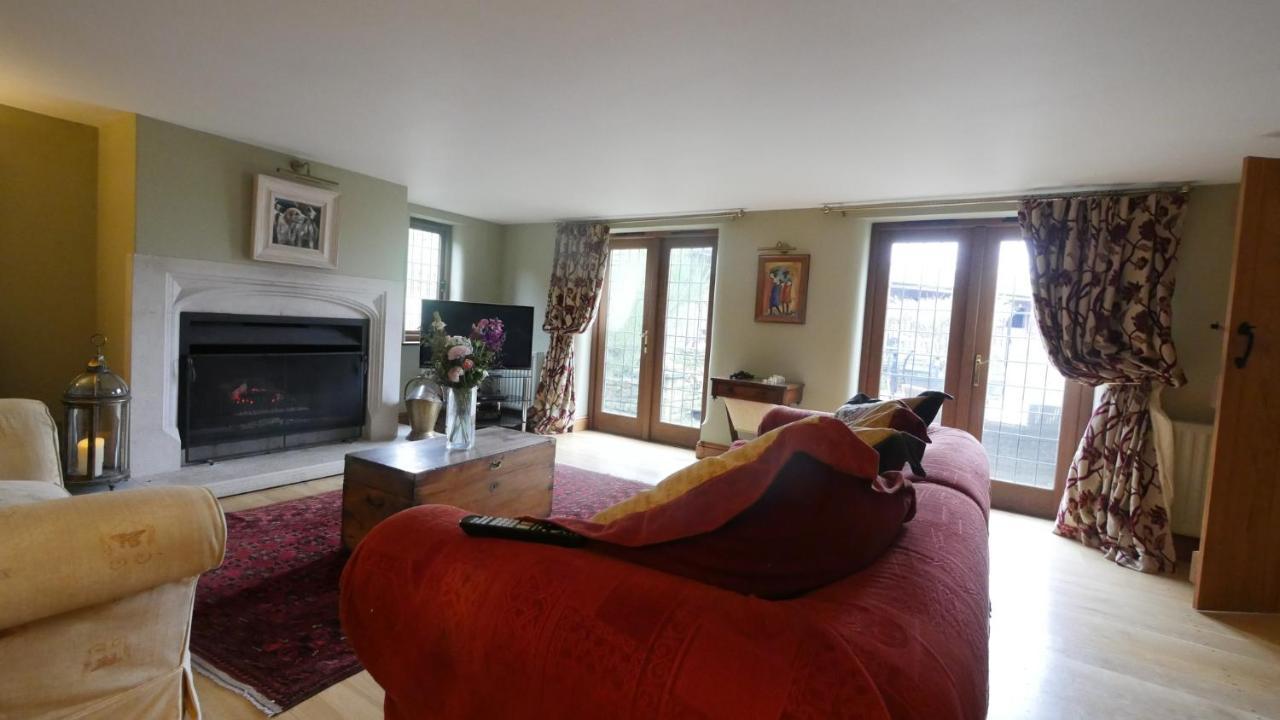Idyllic Dorset Surrounded By Fields In The Heart Of The Countryside Holiday home