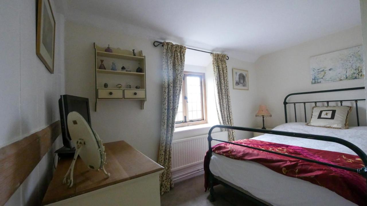 Idyllic Dorset Surrounded By Fields In The Heart Of The Countryside *